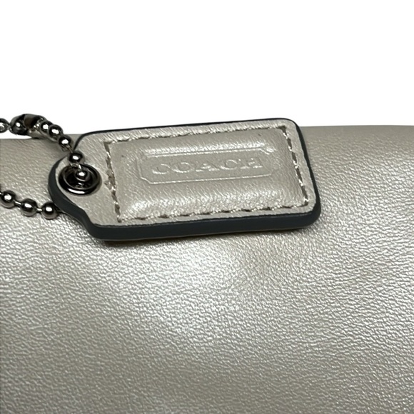 Coach Pearl White Leather Wristlet Vintage - Picture 4 of 8